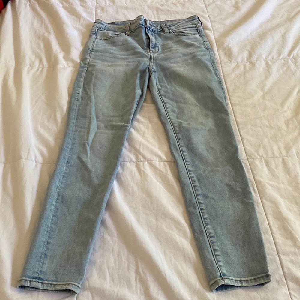 AE light wash jeans!!